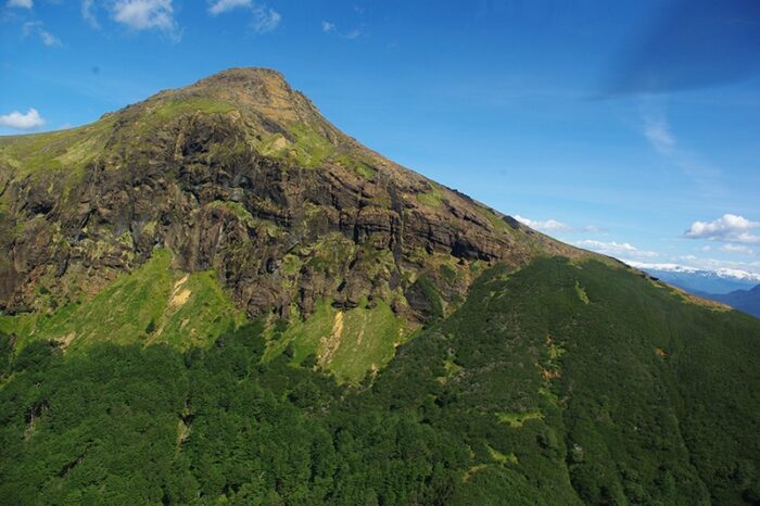 Volcán Mate Grande muestra rocas volcánicas y flujos de lava estratificada/Reginal L. Hermanns