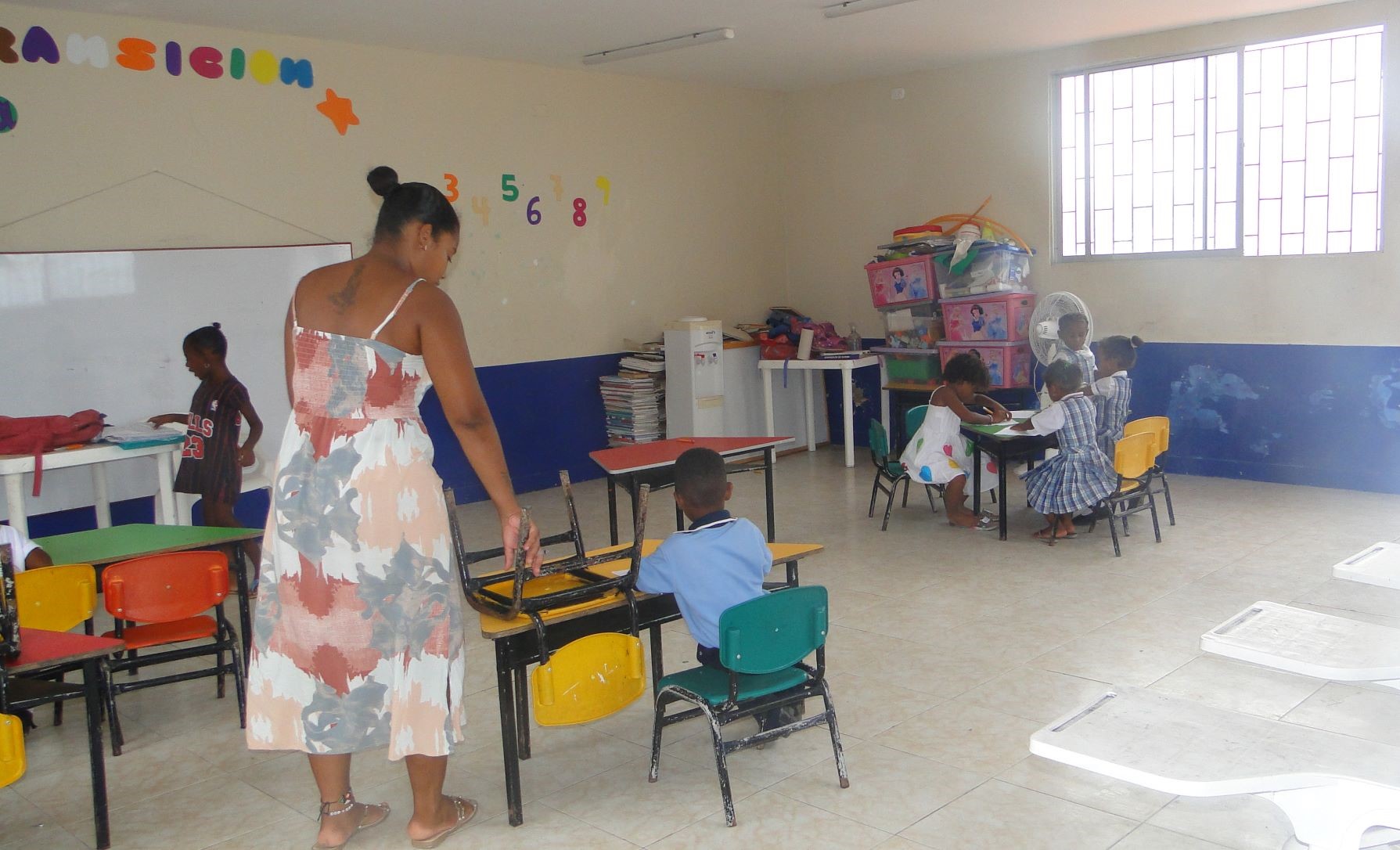 Salón de clase en la escuela de Isla Múcura, que prersenta riesgo en su estructura. Foto. Olga C Guerrero