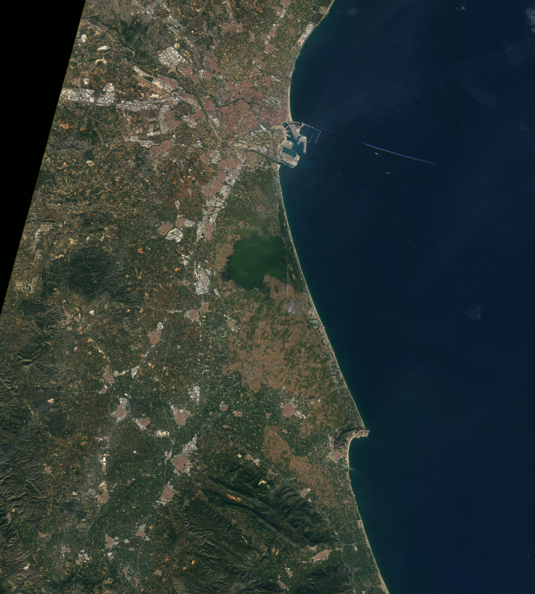 Valencia en octuvbre de 2022. Imagen de Landsat 8 / NASA.