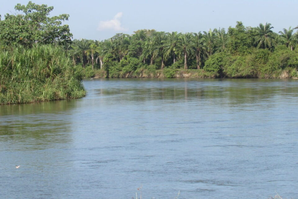 El nivel del agua en el caudal del río Sogamoso se ha vuelto impredecible y puede variar abruptamente en cuestión de horas. Foto: cortesía Laura Betancur Alarcon