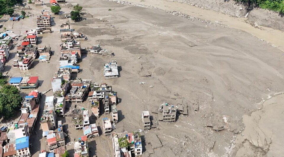 Movilizan ayuda ante avalancha en Nepal