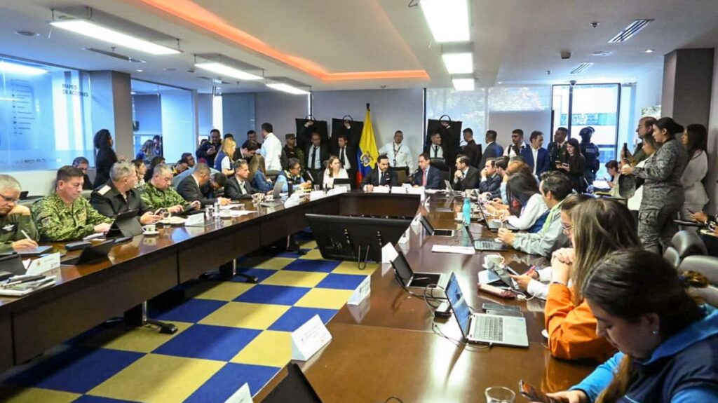 La sala de crisis en Bogotá concentra el manejo y atención de la emergencia. Foto: UNGRD